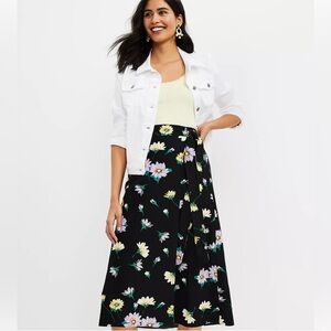 LOFT Midi Wrap Skirt Women’s Sz 2 Black Floral Linen Blend Moody Feminine Spring